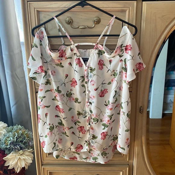 Off The Shoulder Blouse - Picture 4 of 6